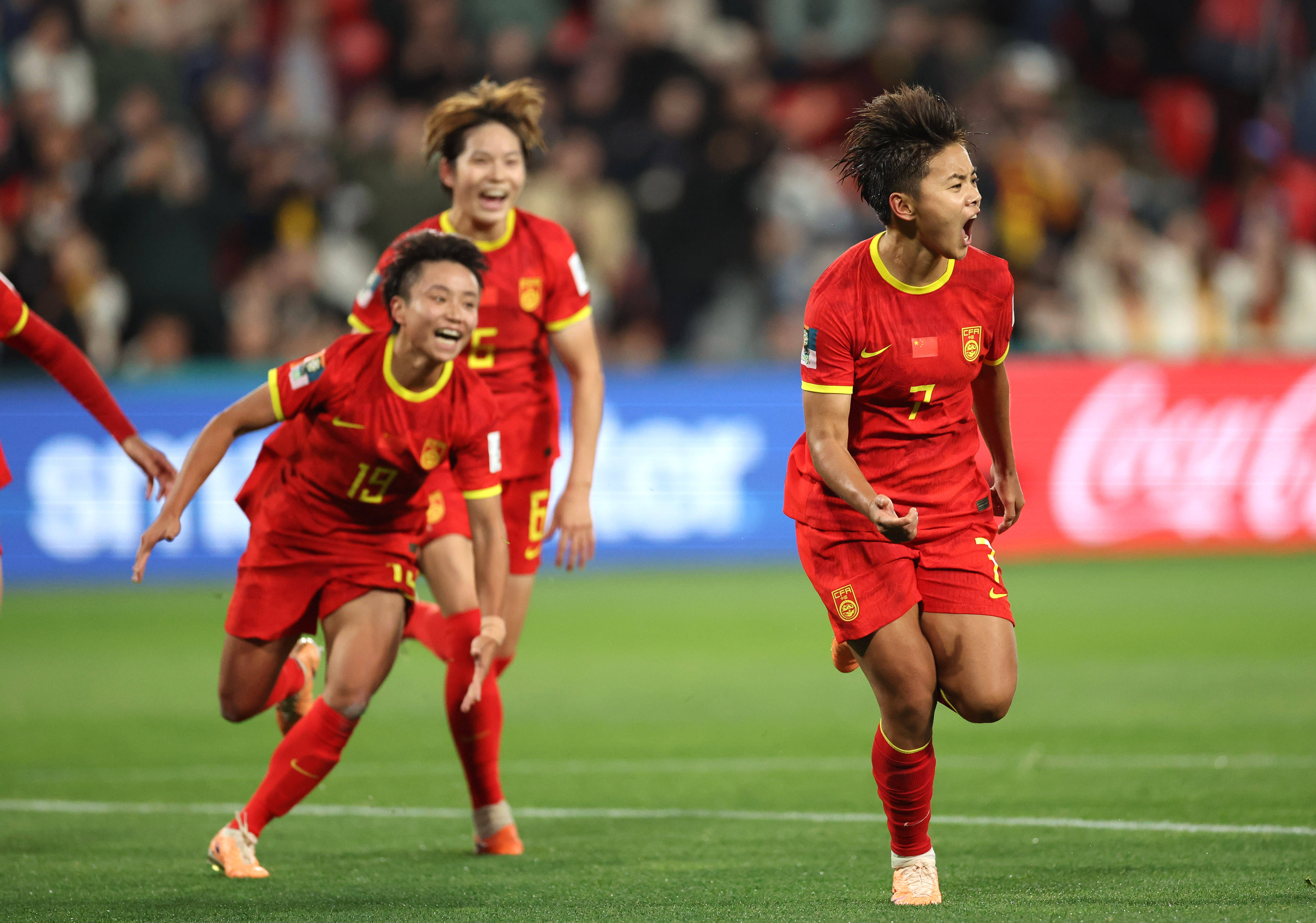国际女足比赛，中国队赢得比赛