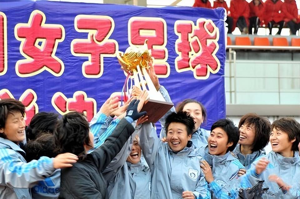 大连实德队员全力以赴，战胜对手取胜的简单介绍