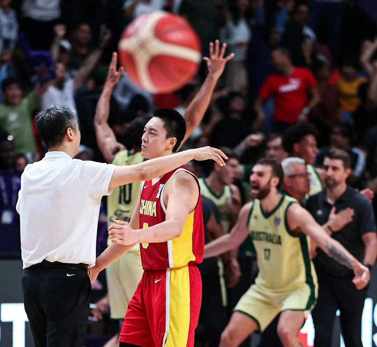 包含中国男篮碾压美国男篮，阿德巴约统治全场的词条