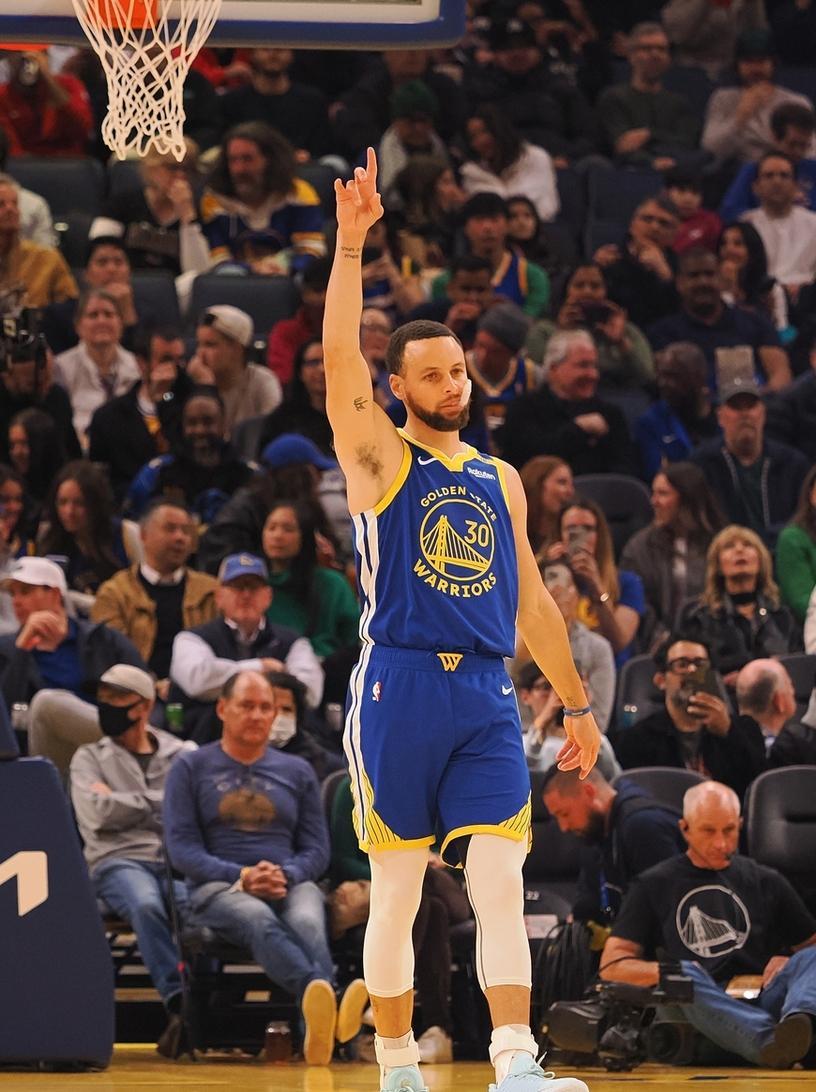 勇士力克掘金，取得七连胜