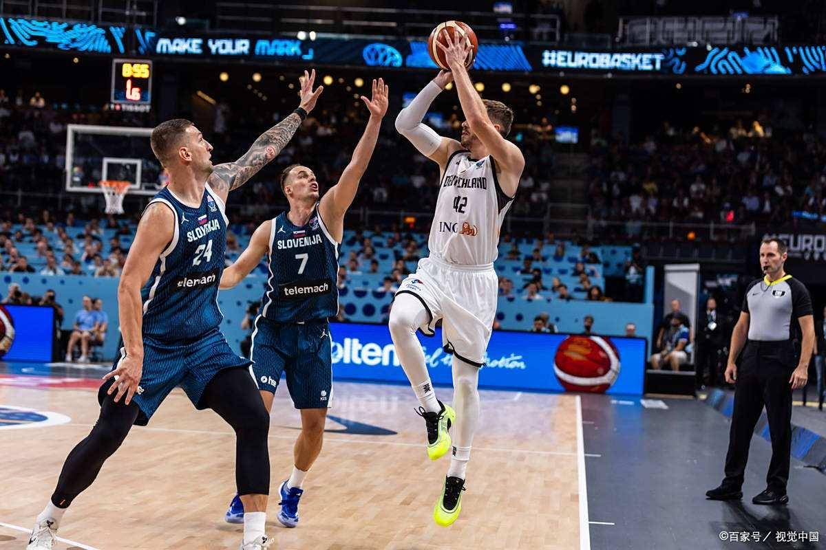 开云体育-湖人主场告负火箭，兰德尔表现平平得到12分