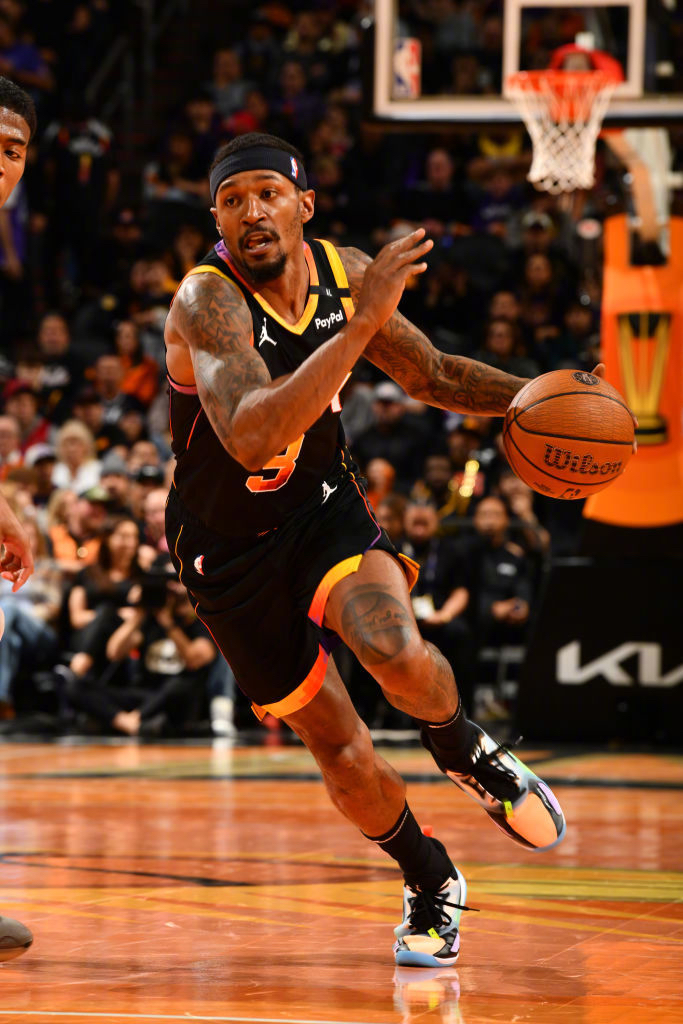 太阳险胜热火，浓眉哥带队取胜