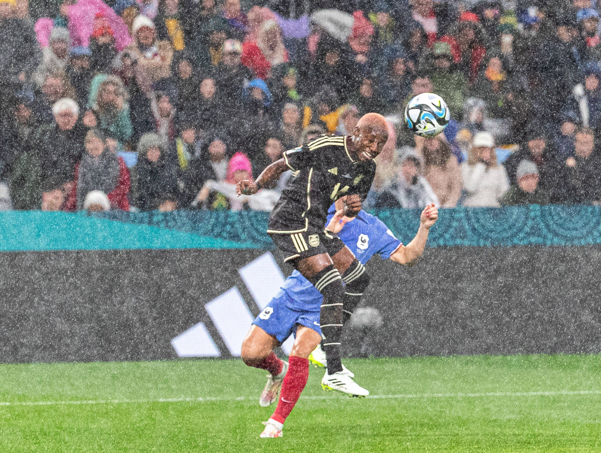 开云体育-瑞典队横扫法国队，波尔带队取胜