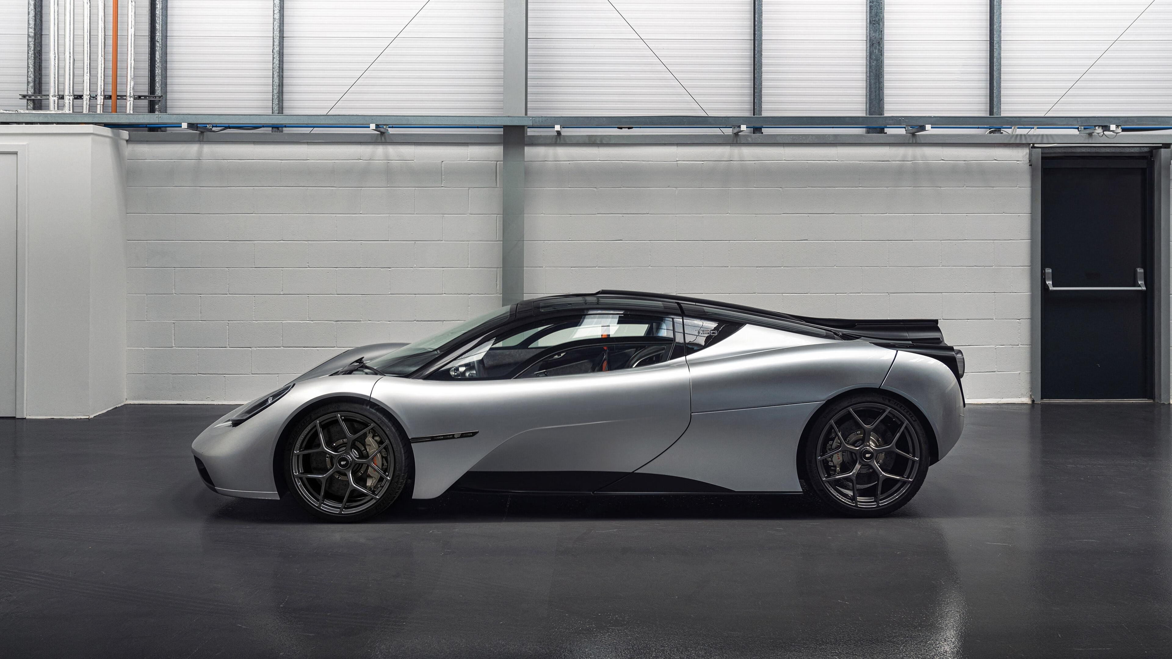 引擎与篮筐的共振,F1揭幕战与广厦掀翻辽宁的双重激情