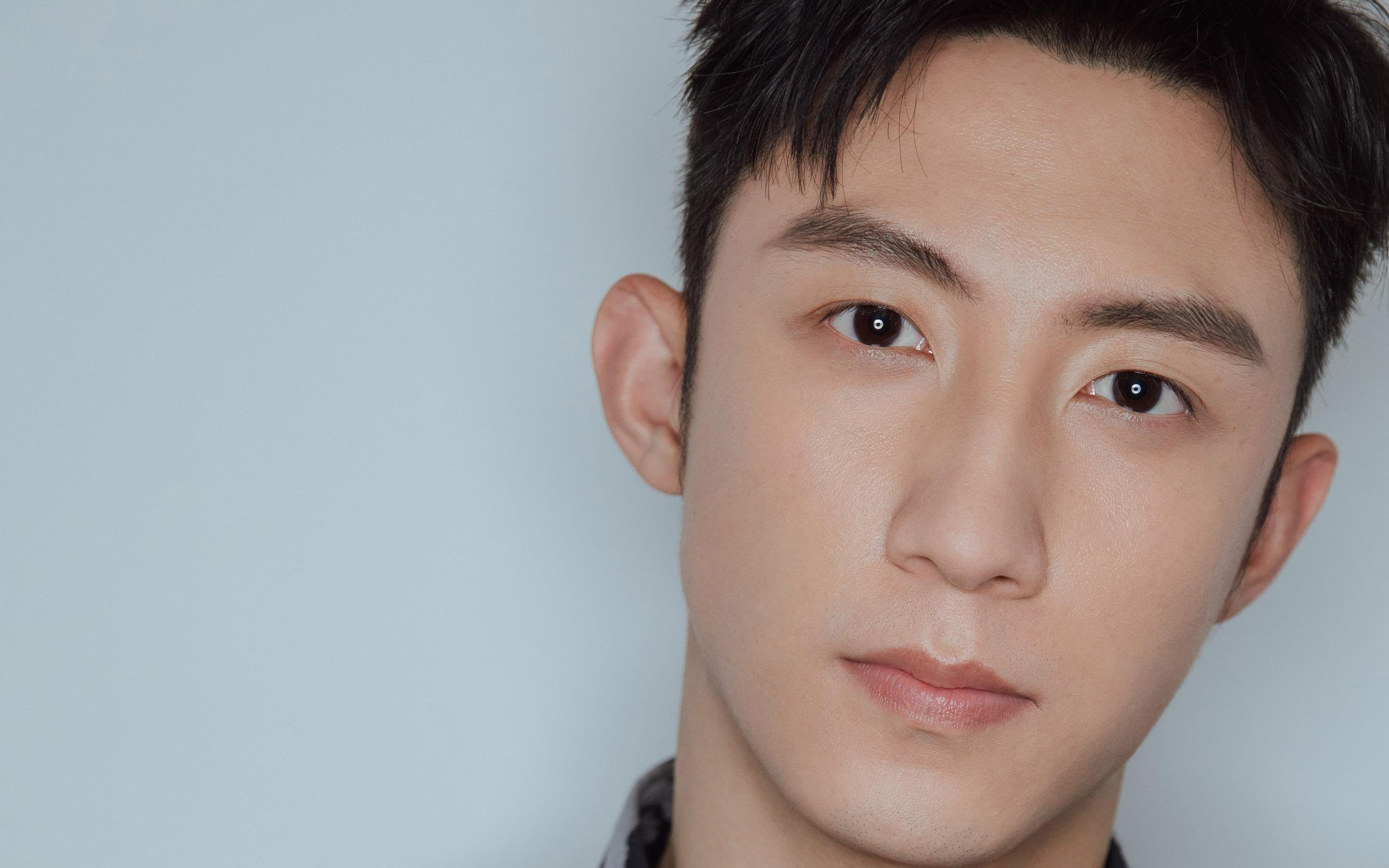 赛场双星夜，F1终局战幕下的李刚仁式惊艳